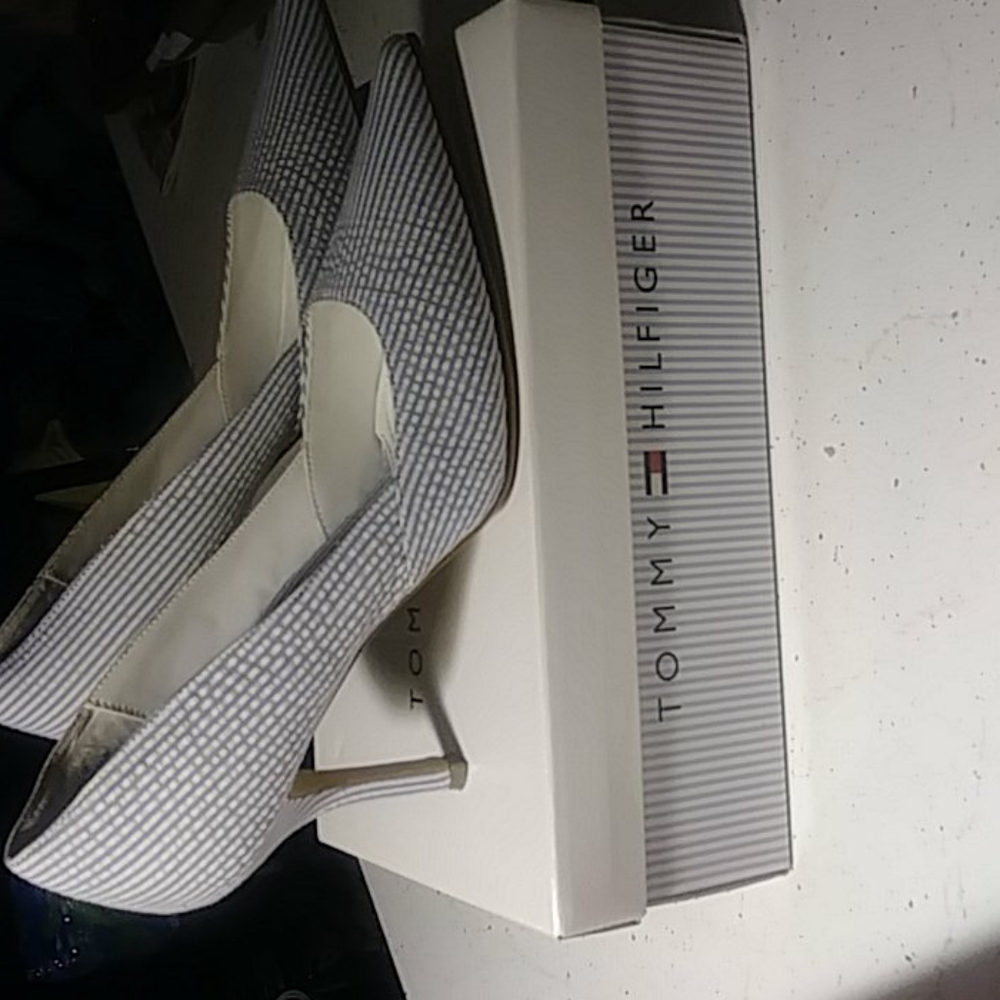 Shoe - Picture 3 of 3
